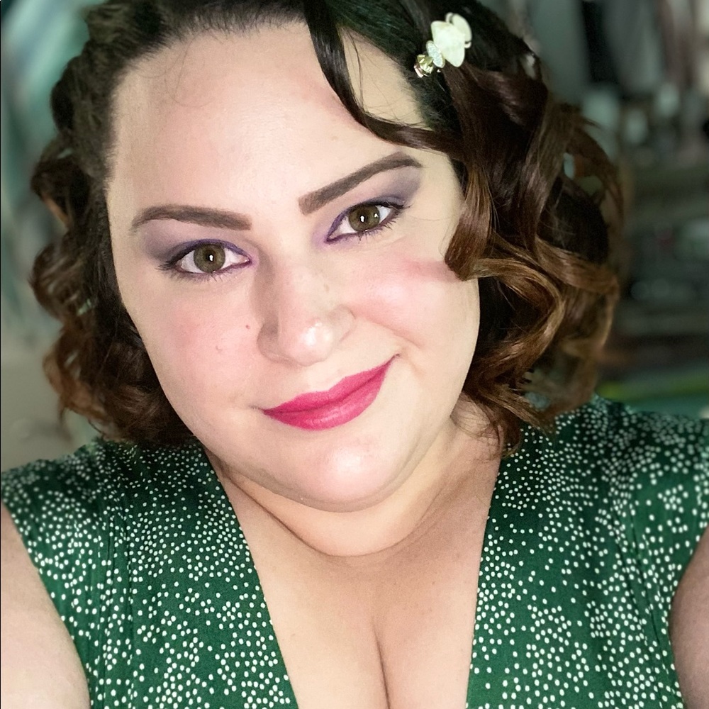 Meet your Posher, Dina